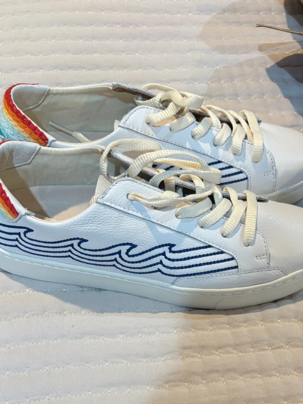 Saludos Sneakers brand new